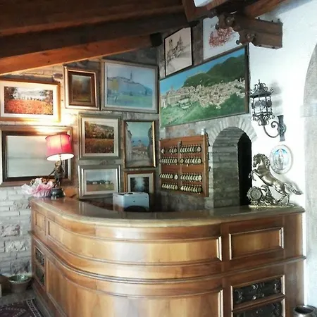 Elda 3* アッシジ